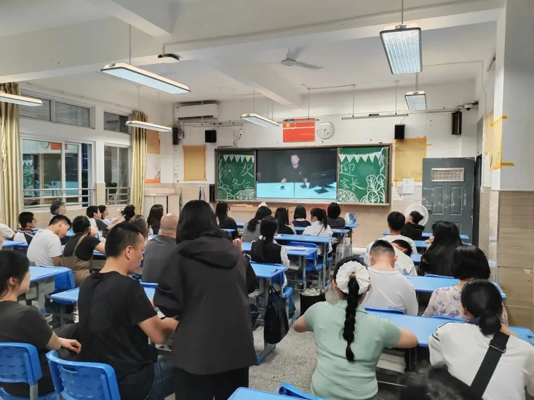 凿壁借光燃斗志,乌鸦喝水赢中考——福清滨江中学毕业班亲子同堂会圆满举行 第23张 凿壁借光燃斗志,乌鸦喝水赢中考——福清滨江中学毕业班亲子同堂会圆满举行 第23张