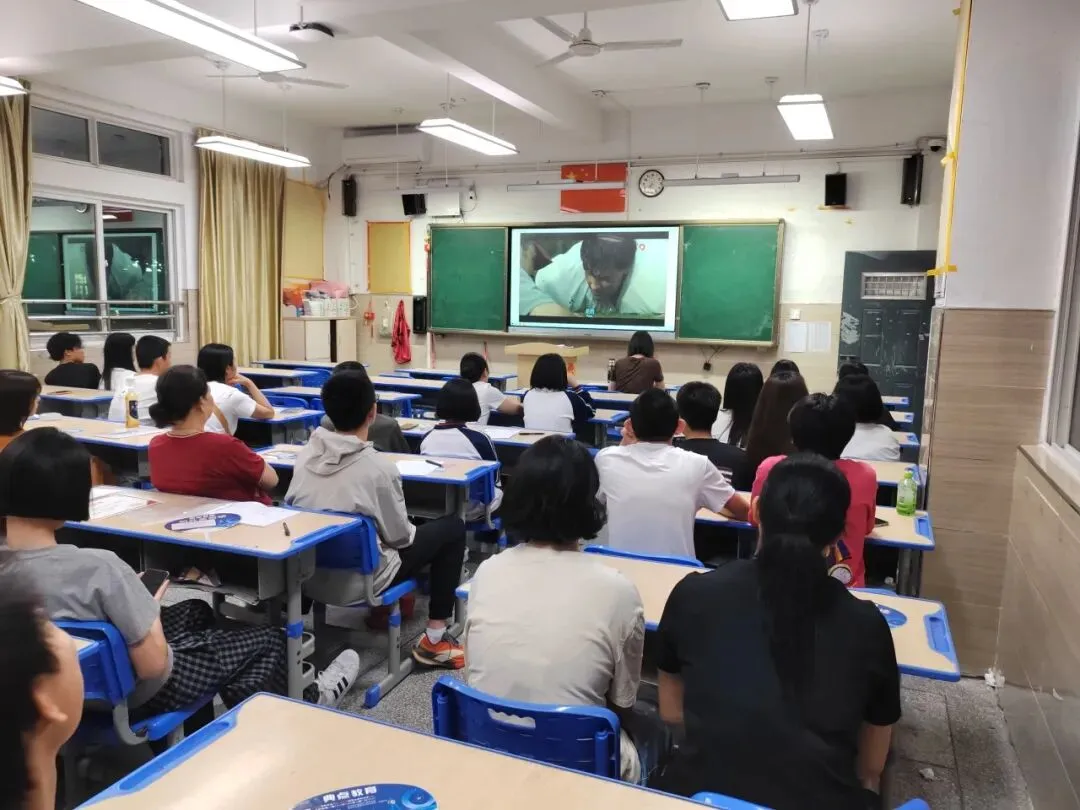 凿壁借光燃斗志,乌鸦喝水赢中考——福清滨江中学毕业班亲子同堂会圆满举行 第25张 凿壁借光燃斗志,乌鸦喝水赢中考——福清滨江中学毕业班亲子同堂会圆满举行 第25张