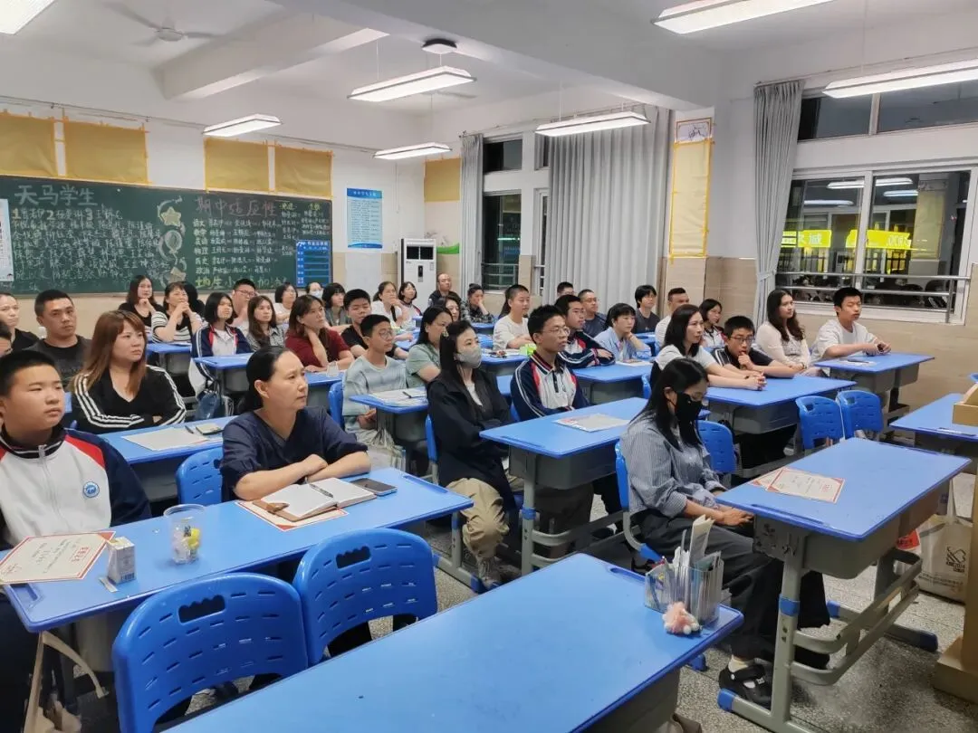 凿壁借光燃斗志,乌鸦喝水赢中考——福清滨江中学毕业班亲子同堂会圆满举行 第26张 凿壁借光燃斗志,乌鸦喝水赢中考——福清滨江中学毕业班亲子同堂会圆满举行 第26张