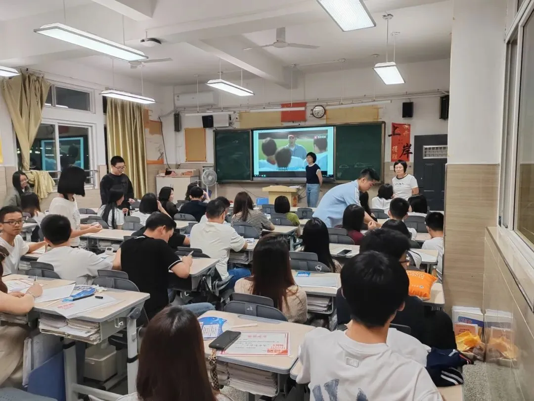 凿壁借光燃斗志,乌鸦喝水赢中考——福清滨江中学毕业班亲子同堂会圆满举行 第27张 凿壁借光燃斗志,乌鸦喝水赢中考——福清滨江中学毕业班亲子同堂会圆满举行 第27张