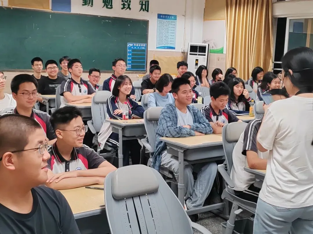 凿壁借光燃斗志,乌鸦喝水赢中考——福清滨江中学毕业班亲子同堂会圆满举行 第29张 凿壁借光燃斗志,乌鸦喝水赢中考——福清滨江中学毕业班亲子同堂会圆满举行 第29张