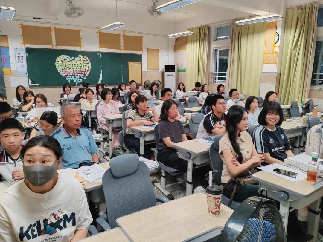凿壁借光燃斗志,乌鸦喝水赢中考——福清滨江中学毕业班亲子同堂会圆满举行 第31张 凿壁借光燃斗志,乌鸦喝水赢中考——福清滨江中学毕业班亲子同堂会圆满举行 第31张