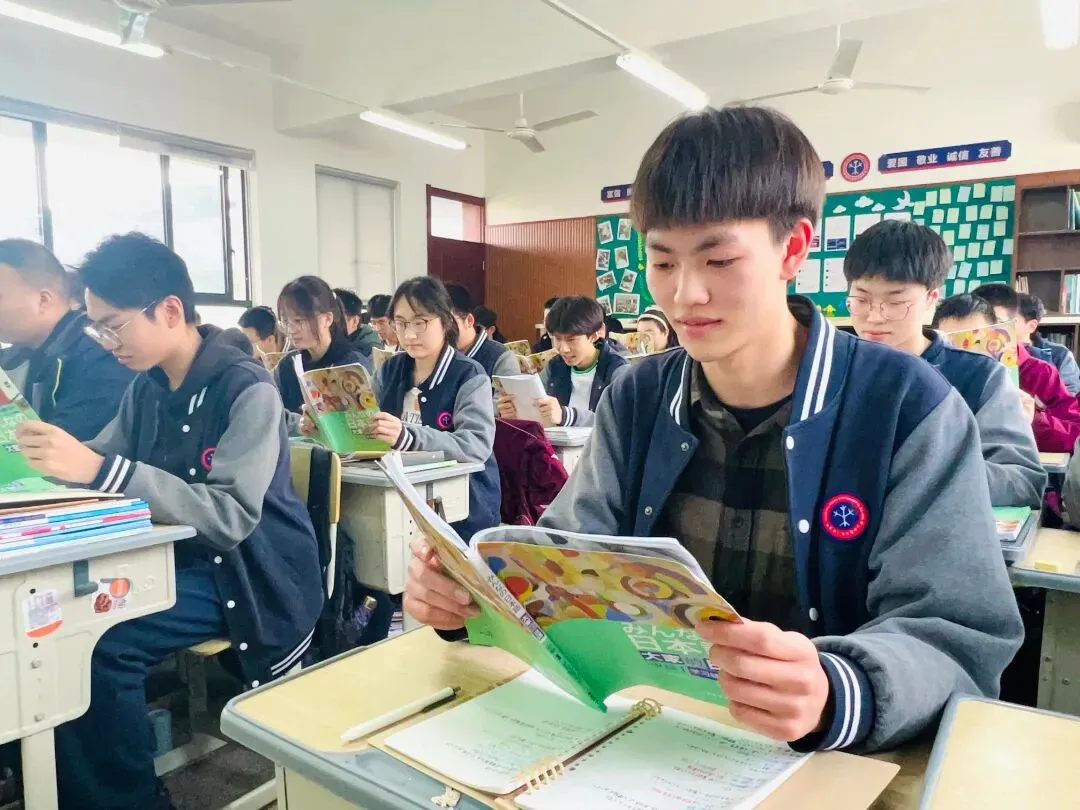 低进高出,逆势上扬,这所民办普高让中考400多分的学生也能圆梦本科! 第25张