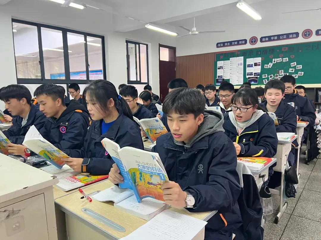 低进高出,逆势上扬,这所民办普高让中考400多分的学生也能圆梦本科! 第26张