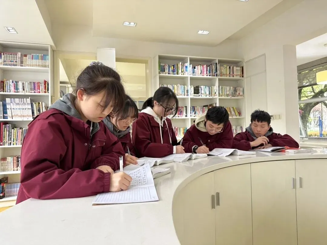 低进高出,逆势上扬,这所民办普高让中考400多分的学生也能圆梦本科! 第28张