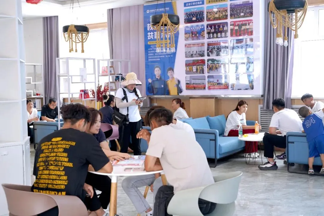 @中考家长,普高职校两手抓,好专业要趁早!乌鲁木齐万通提前批正在进行中 第2张