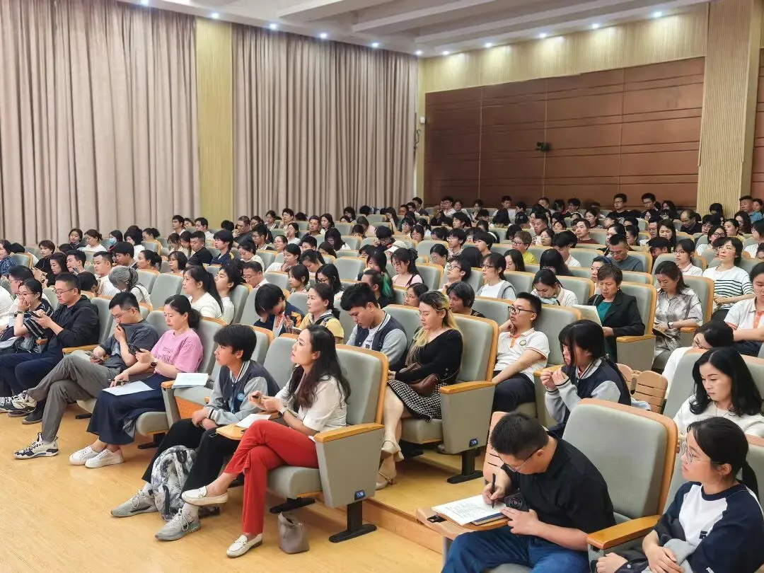同心冲刺 共赢中考——2025学年第二学期九年级家长会顺利召开 第1张 同心冲刺 共赢中考——2025学年第二学期九年级家长会顺利召开 第1张