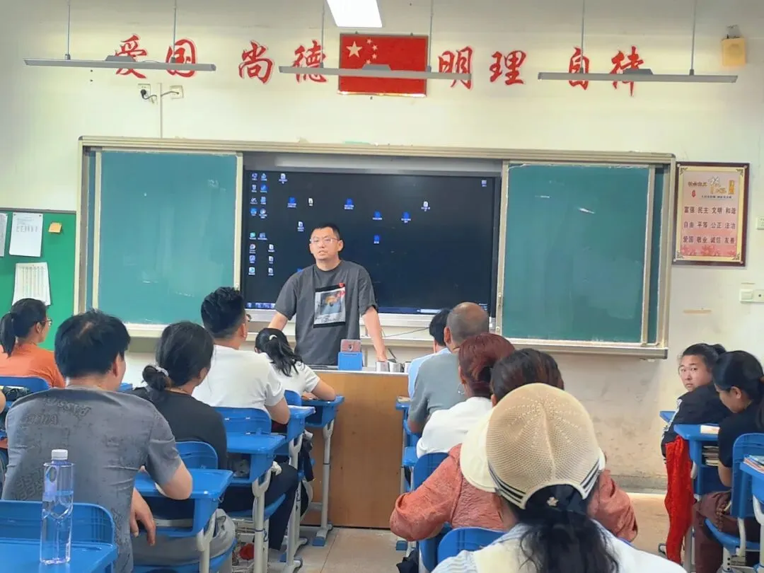 同心冲刺 共赢中考——2025学年第二学期九年级家长会顺利召开 第6张 同心冲刺 共赢中考——2025学年第二学期九年级家长会顺利召开 第6张
