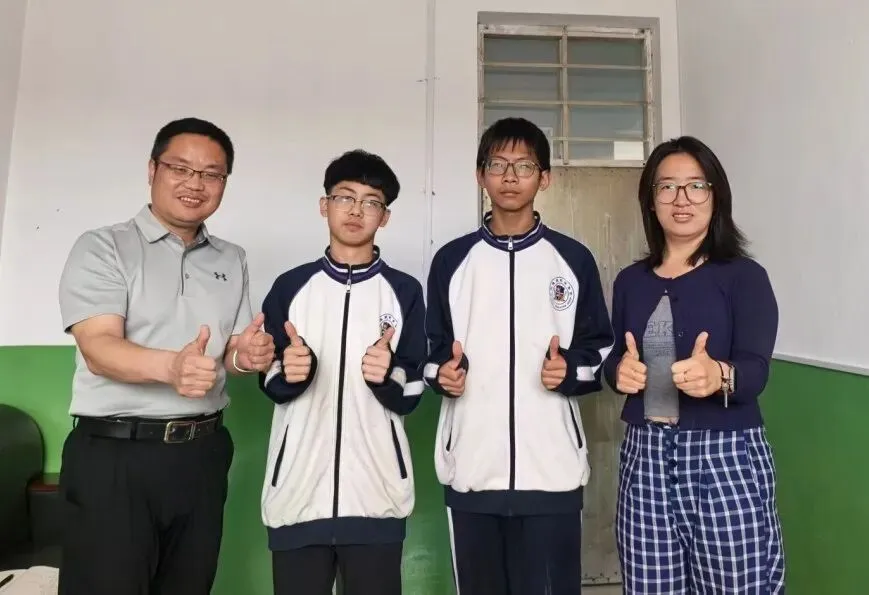 班主任领着中考学子,走进了校长室…… 第2张