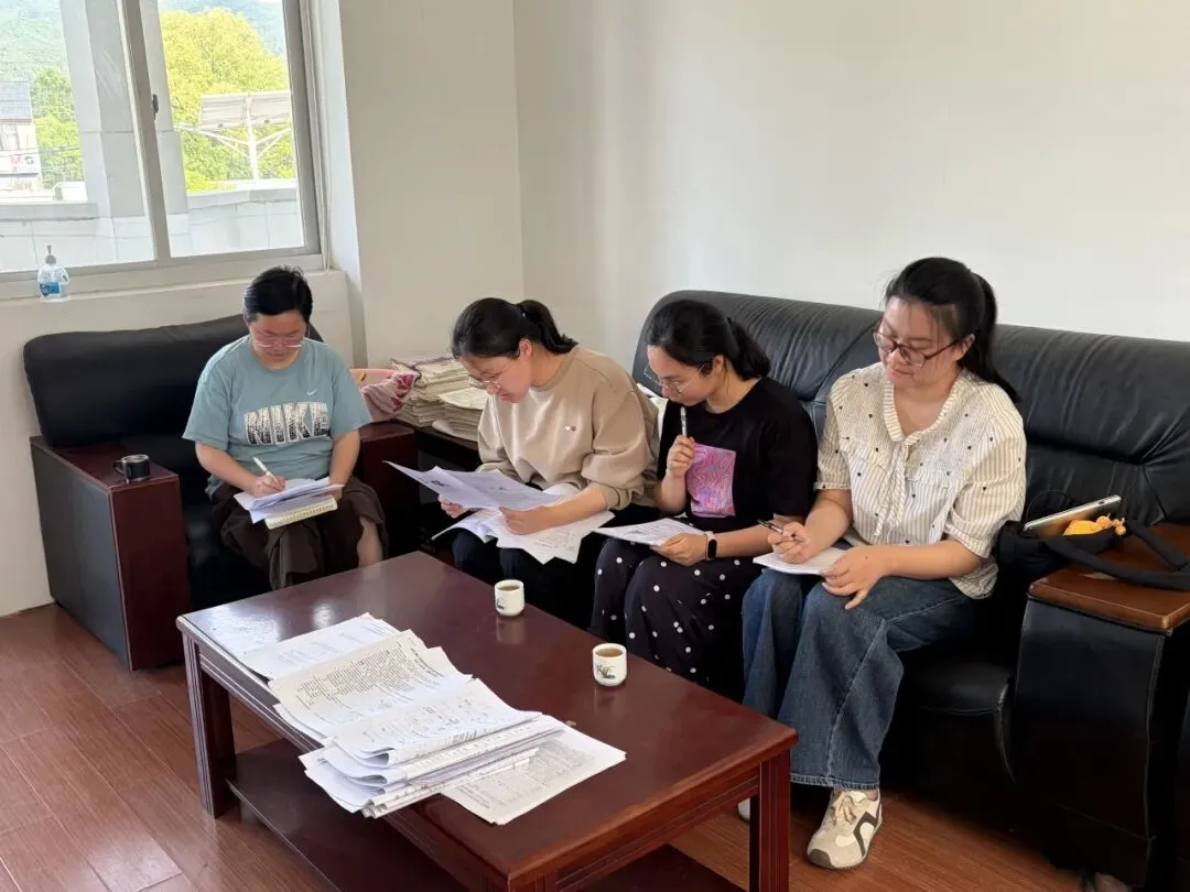 名师领航研中考 热点赋能促实效-第18张图片-四季读书网 名师领航研中考 热点赋能促实效-第18张图片-四季读书网