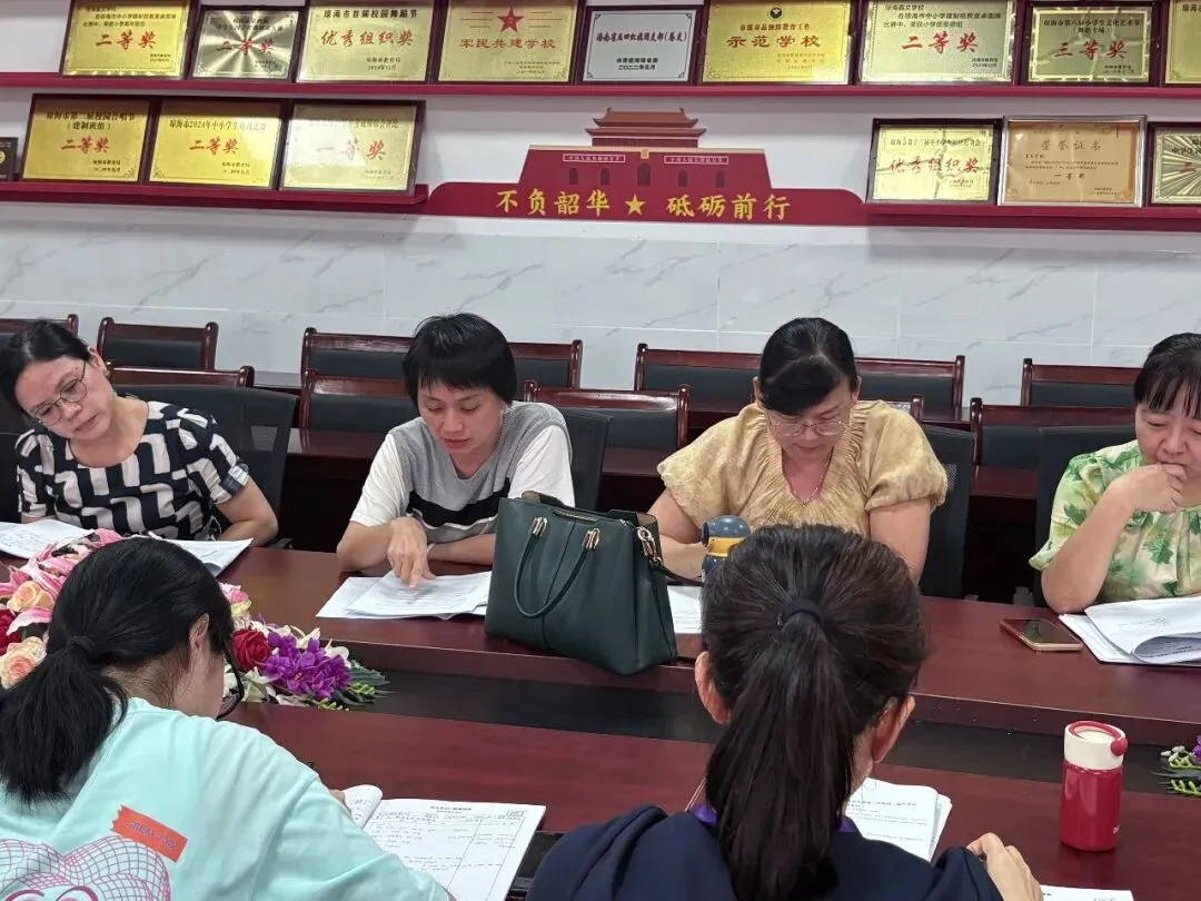 党建引领聚合力 试卷讲评促提升——琼海市嘉积中学与嘉文高级中学开展校际教研共建活动-第6张图片-四季读书网 党建引领聚合力 试卷讲评促提升——琼海市嘉积中学与嘉文高级中学开展校际教研共建活动-第6张图片-四季读书网