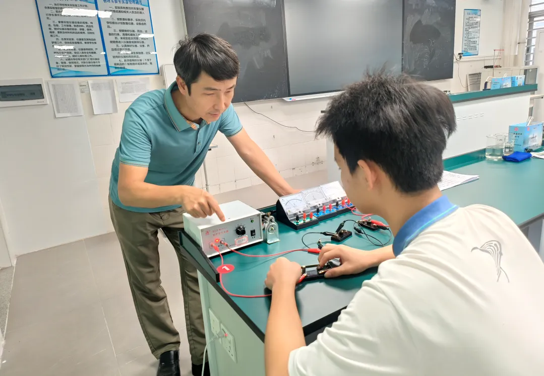 筑牢实验室安全防线 护航中考实验操作——我校开展理化生实验操作考试突发安全事件应急演练 第21张 筑牢实验室安全防线 护航中考实验操作——我校开展理化生实验操作考试突发安全事件应急演练 第21张