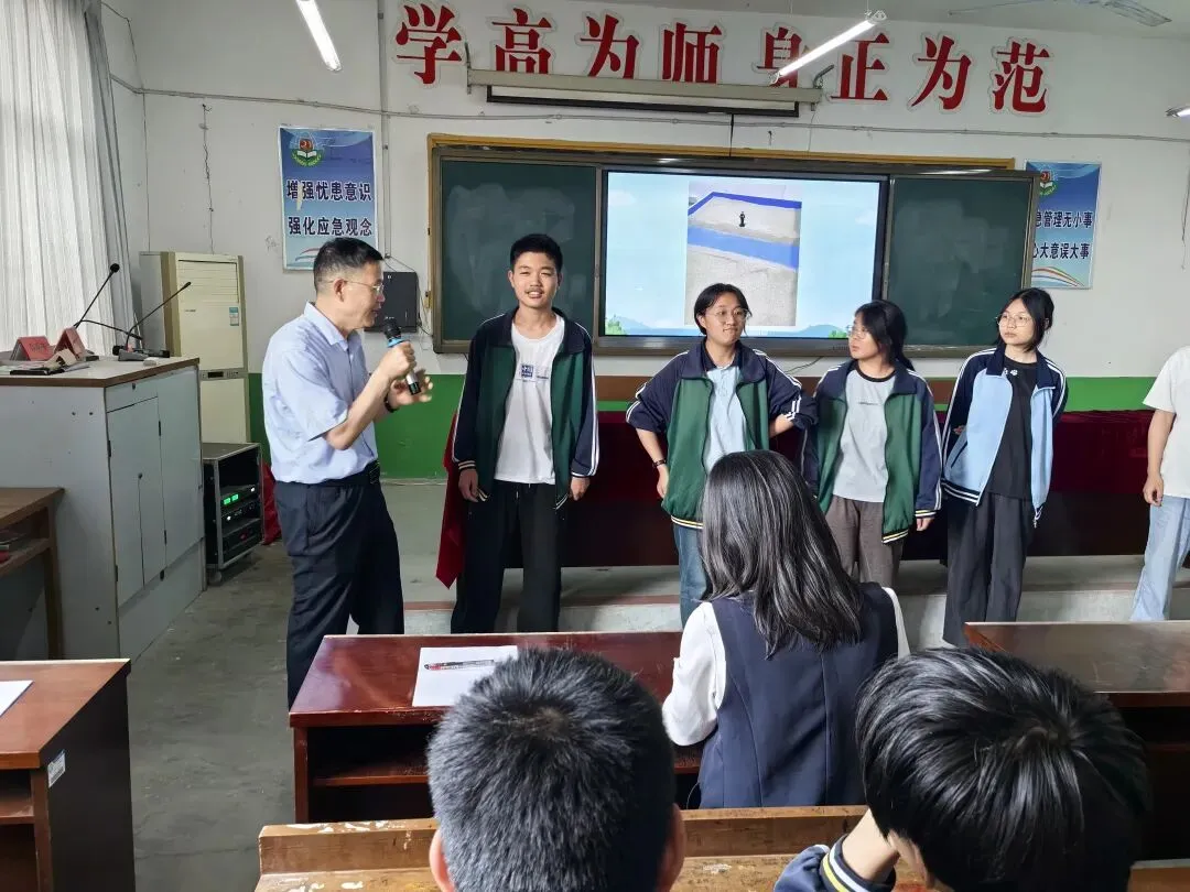 “岳爱暖心·护航中考校园行”活动走进黄前镇、房村镇 第9张 “岳爱暖心·护航中考校园行”活动走进黄前镇、房村镇 第9张