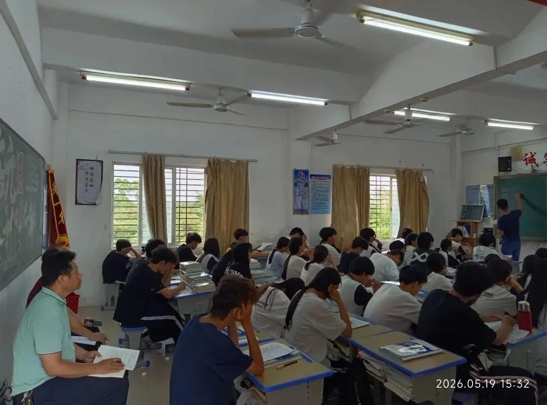 精准视导明方向 凝心聚力备中考——陆丰甲东中学迎中考备考专项视导 第12张