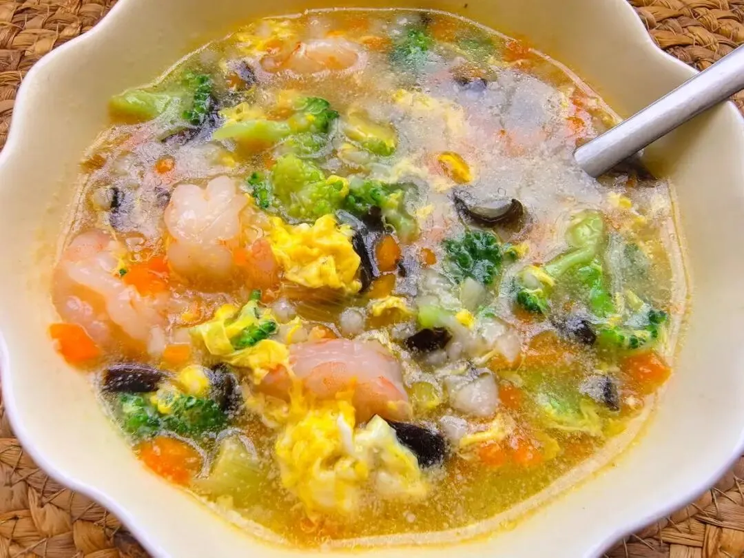 中考倒计时!初三儿子早餐不费妈,山药虾仁时蔬汤,清淡饮食助力 第2张