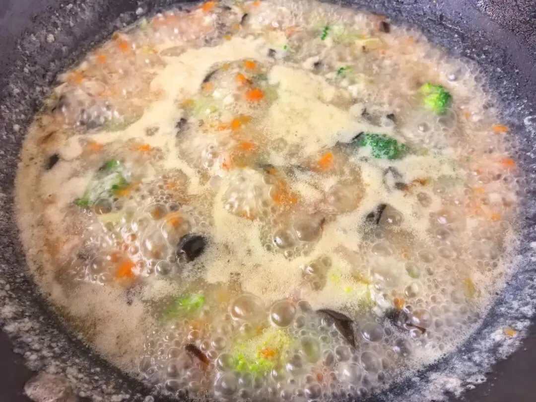 中考倒计时!初三儿子早餐不费妈,山药虾仁时蔬汤,清淡饮食助力 第8张