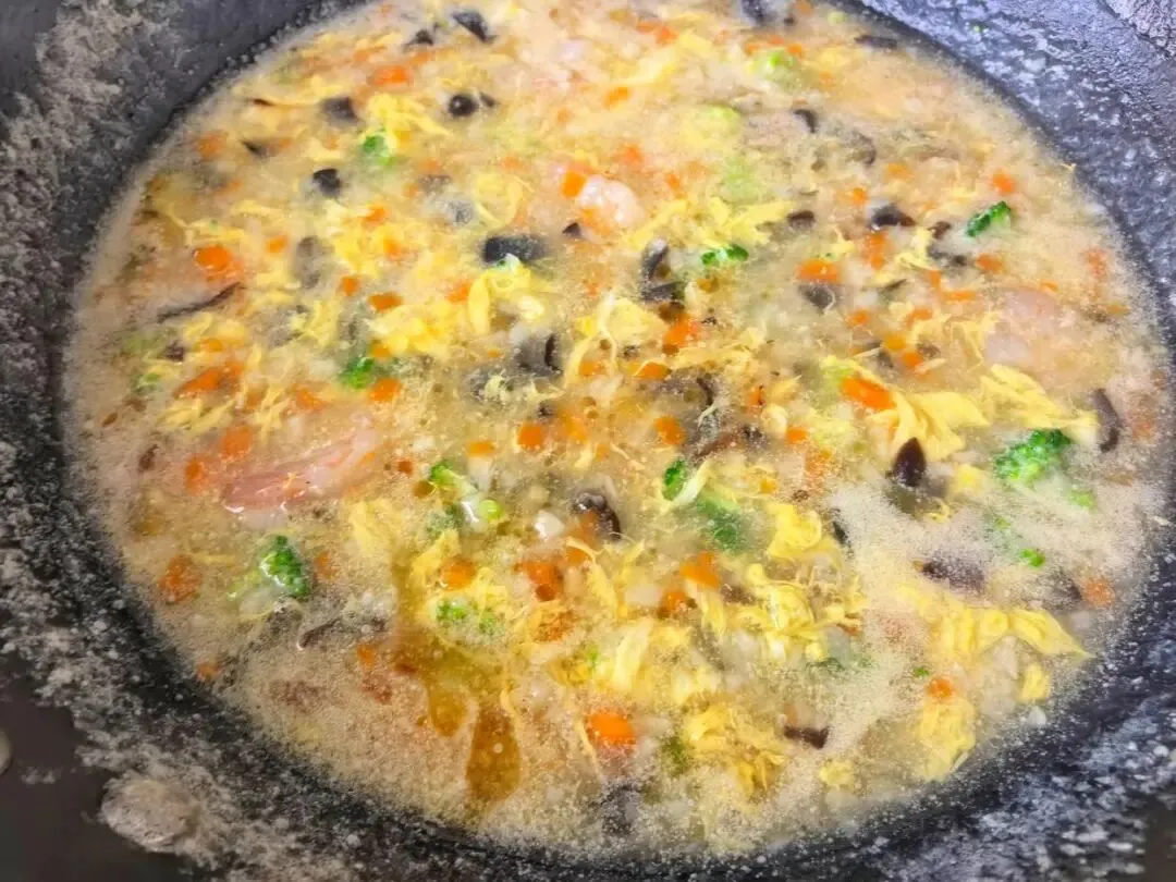 中考倒计时!初三儿子早餐不费妈,山药虾仁时蔬汤,清淡饮食助力 第9张