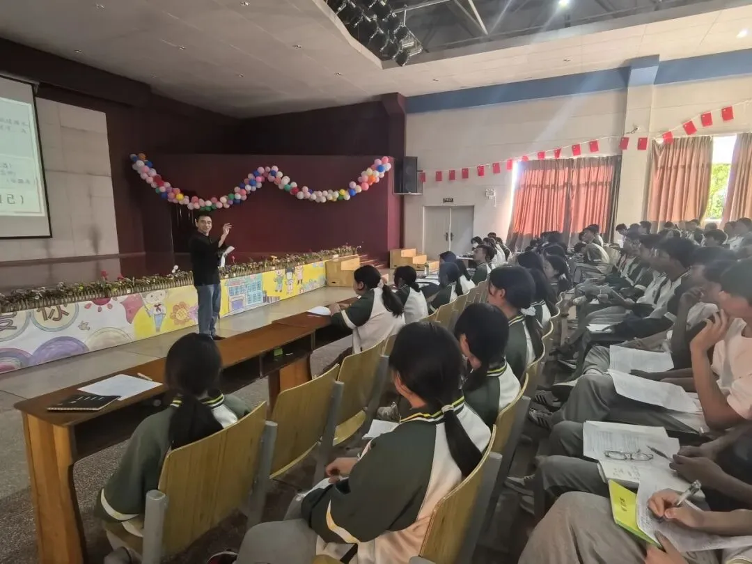 深耕写作明要义 妙笔赋能战中考——安宁市县街学校开展中考作文指导专题培训活动 第11张 深耕写作明要义 妙笔赋能战中考——安宁市县街学校开展中考作文指导专题培训活动 第11张