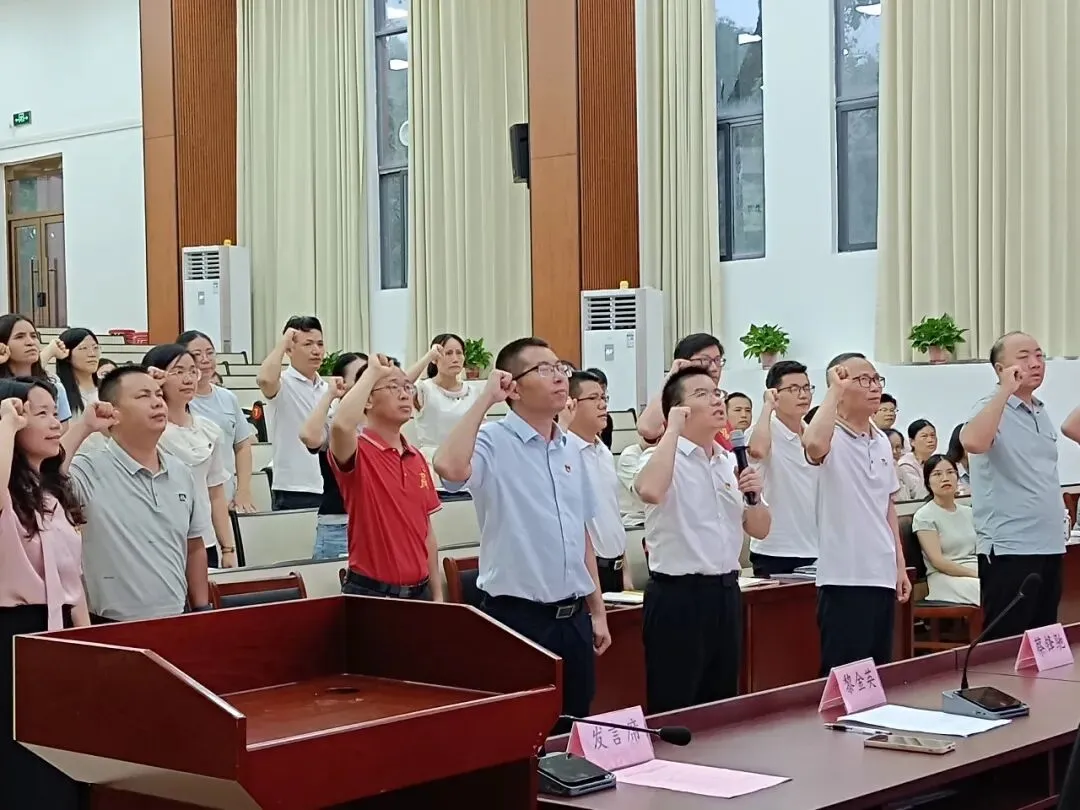 党旗领航铸师魂,凝心聚力创佳绩|我校中考冲刺动员主题党日活动超燃举行 第5张 党旗领航铸师魂,凝心聚力创佳绩|我校中考冲刺动员主题党日活动超燃举行 第5张