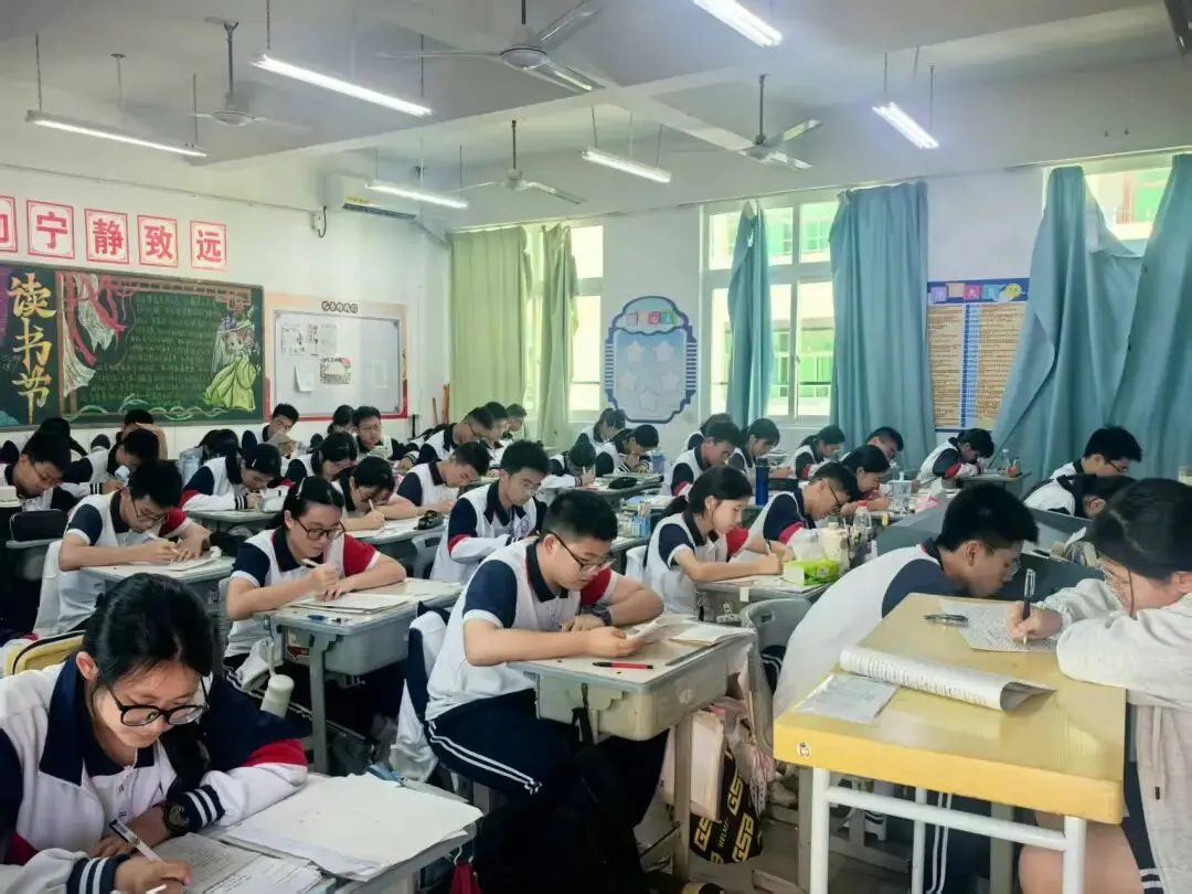 墨香润笔强根基 诗韵蓄力备中考——我校九年级古诗文默写竞赛顺利开展 第14张