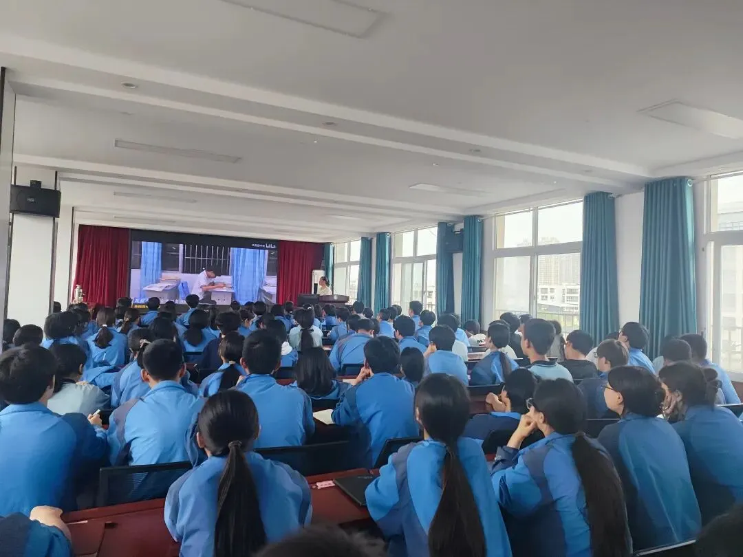疏导解压稳心态 轻装上阵迎中考——城区四初中开展考前减压心理疏导讲座 第5张