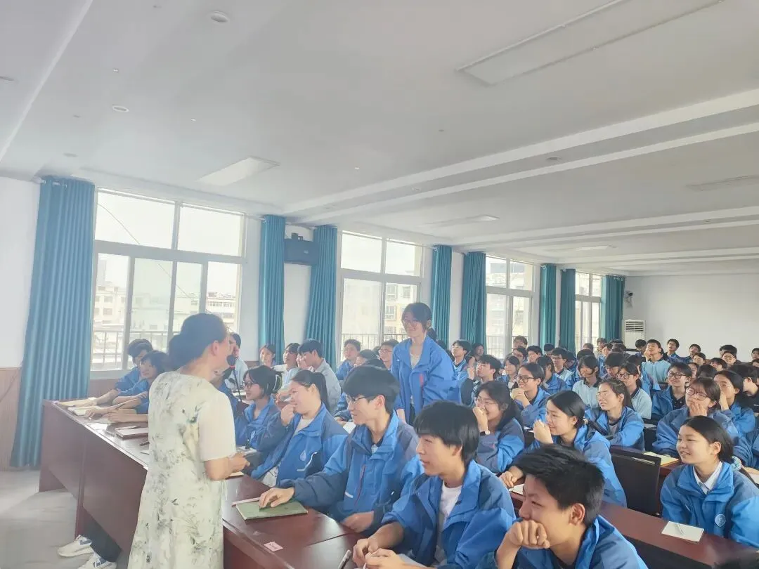 疏导解压稳心态 轻装上阵迎中考——城区四初中开展考前减压心理疏导讲座 第7张