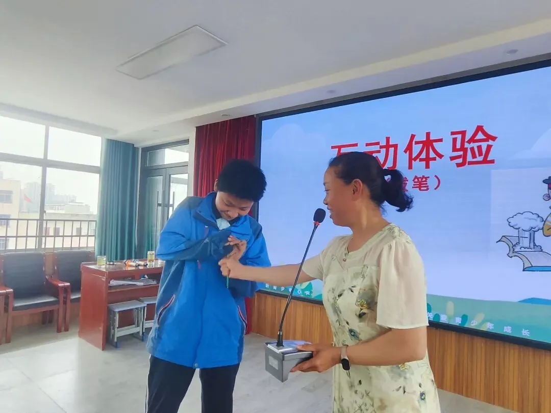 疏导解压稳心态 轻装上阵迎中考——城区四初中开展考前减压心理疏导讲座 第9张