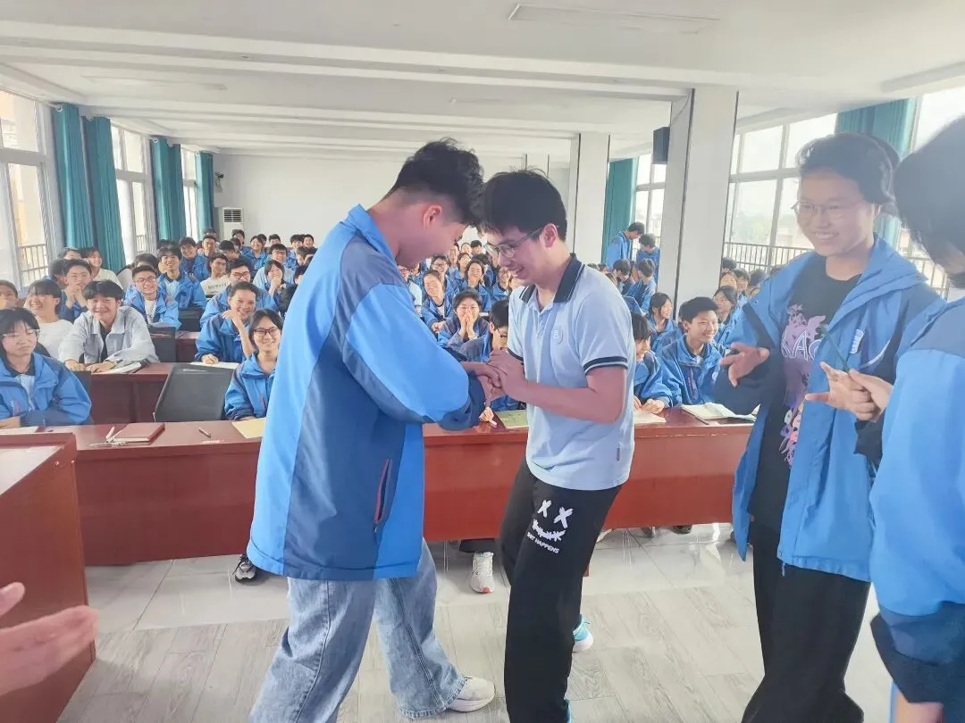 疏导解压稳心态 轻装上阵迎中考——城区四初中开展考前减压心理疏导讲座 第10张
