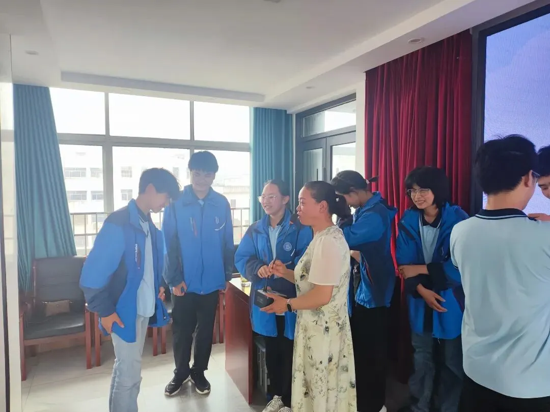 疏导解压稳心态 轻装上阵迎中考——城区四初中开展考前减压心理疏导讲座 第11张