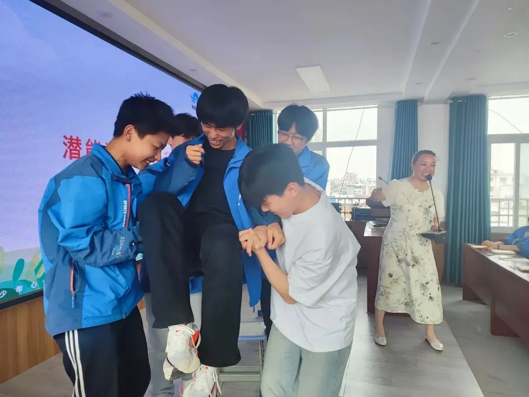 疏导解压稳心态 轻装上阵迎中考——城区四初中开展考前减压心理疏导讲座 第14张