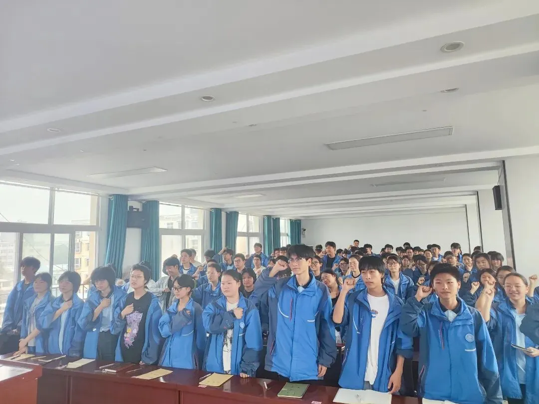 疏导解压稳心态 轻装上阵迎中考——城区四初中开展考前减压心理疏导讲座 第15张