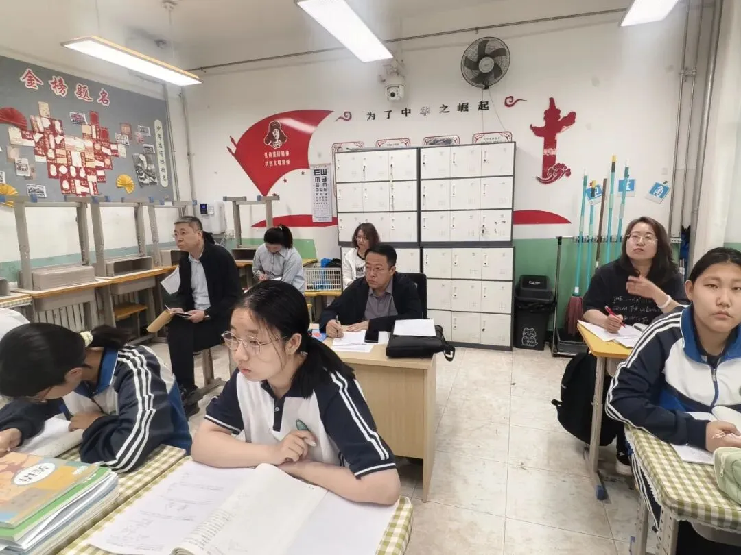 精准调研明方向 凝心聚力备中考——青山区教育教学研究中心深入我校开展复习备考调研 第6张