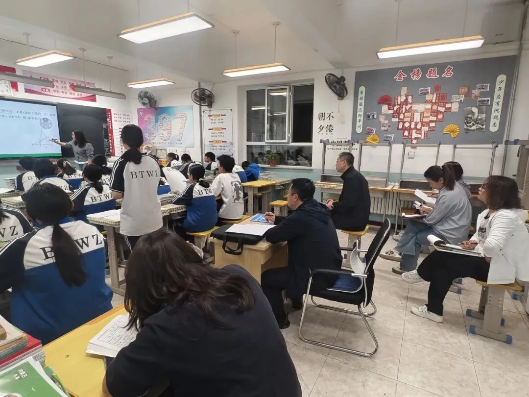 精准调研明方向 凝心聚力备中考——青山区教育教学研究中心深入我校开展复习备考调研 第7张