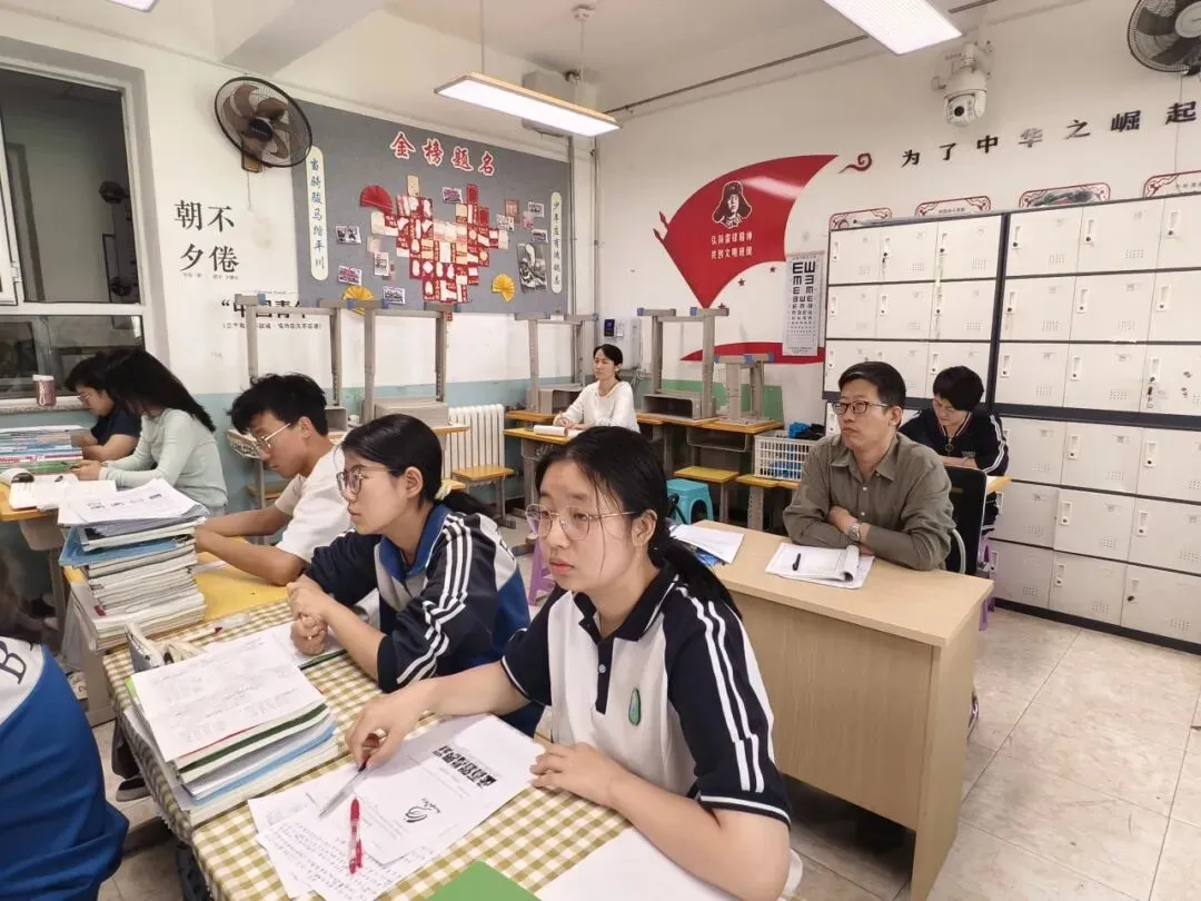 精准调研明方向 凝心聚力备中考——青山区教育教学研究中心深入我校开展复习备考调研 第9张