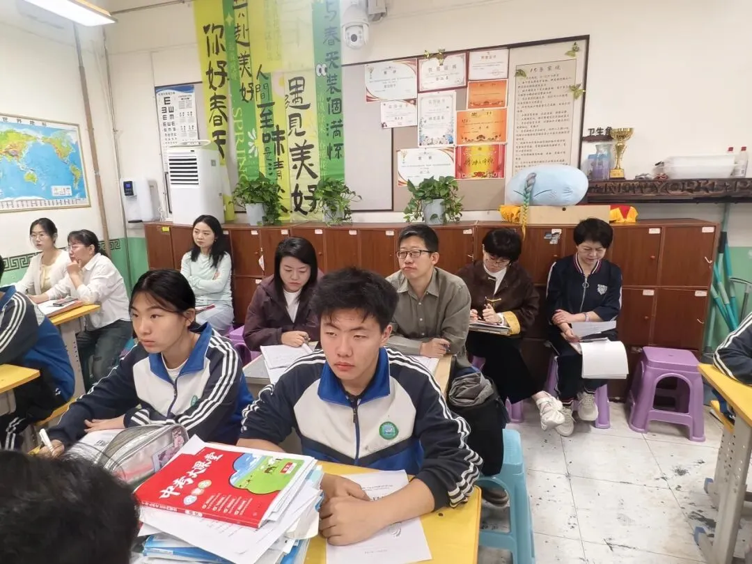 精准调研明方向 凝心聚力备中考——青山区教育教学研究中心深入我校开展复习备考调研 第10张