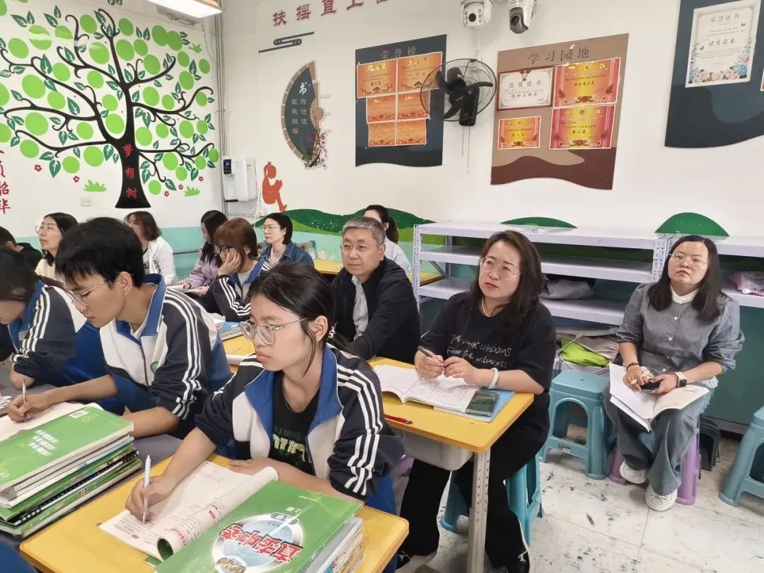 精准调研明方向 凝心聚力备中考——青山区教育教学研究中心深入我校开展复习备考调研 第11张