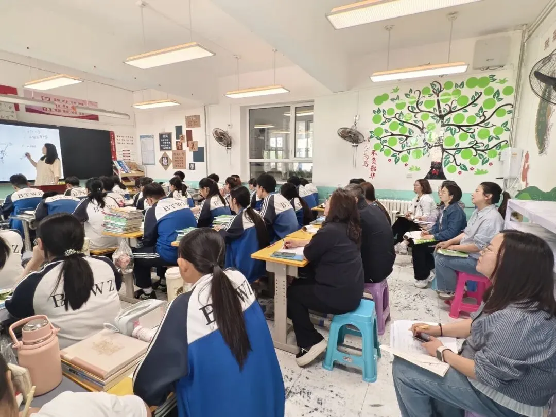 精准调研明方向 凝心聚力备中考——青山区教育教学研究中心深入我校开展复习备考调研 第12张