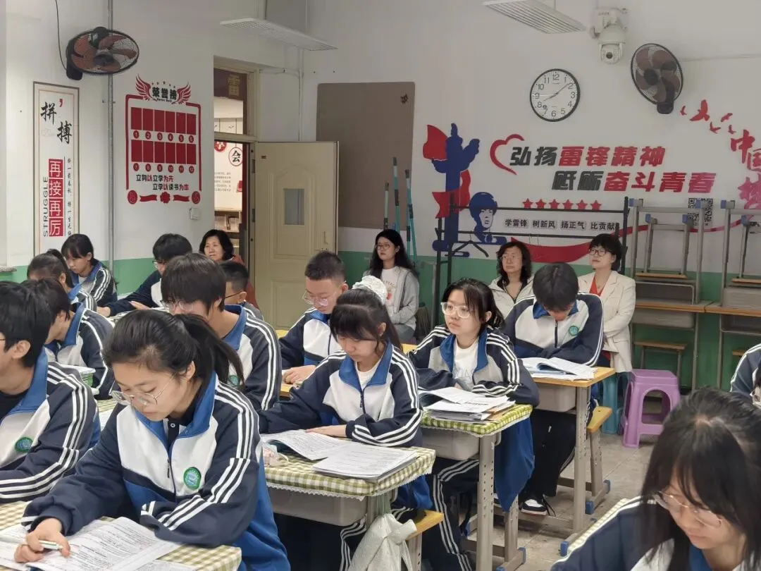 精准调研明方向 凝心聚力备中考——青山区教育教学研究中心深入我校开展复习备考调研 第13张