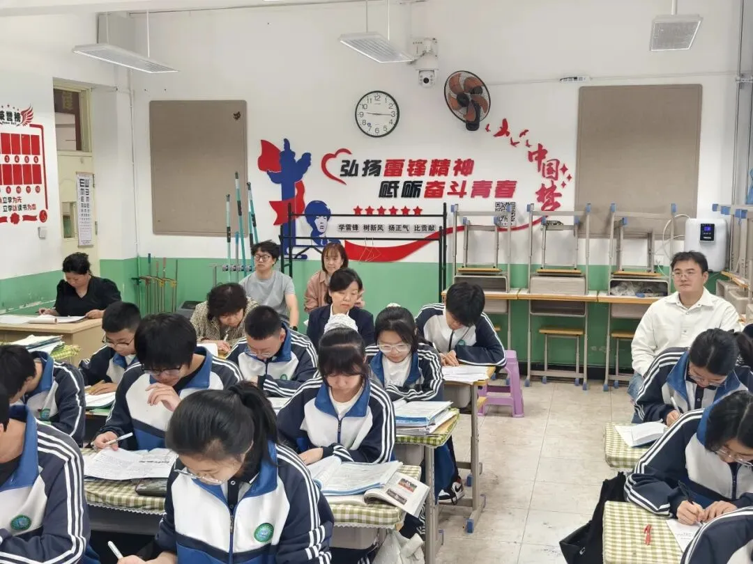 精准调研明方向 凝心聚力备中考——青山区教育教学研究中心深入我校开展复习备考调研 第14张