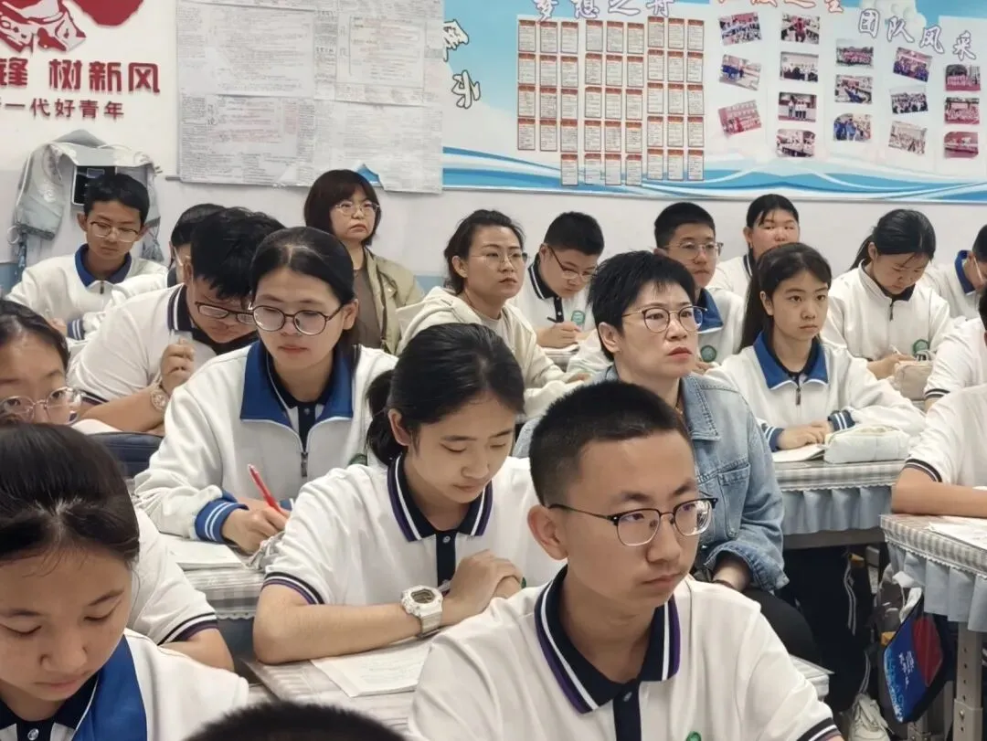 精准调研明方向 凝心聚力备中考——青山区教育教学研究中心深入我校开展复习备考调研 第19张