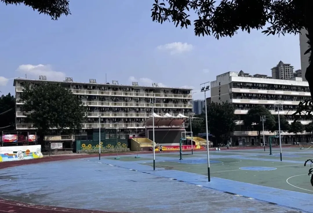 中考低分可读!广西工商学校,公办四星级,免学费+升学强 第1张