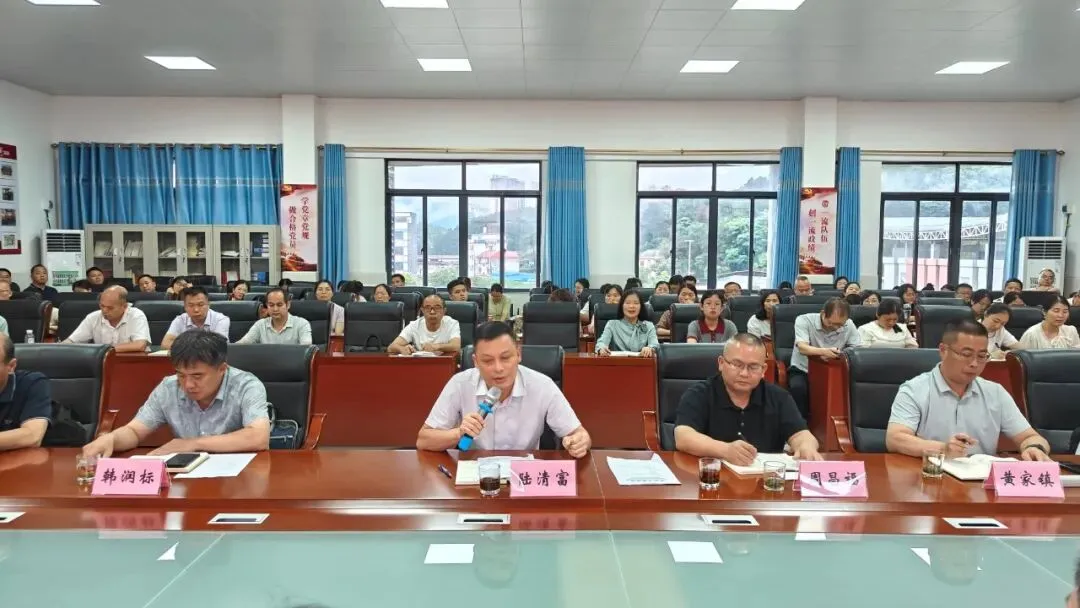 专家视导把准脉 中考冲刺再赋能——贺州市教育局2026年春季学期初中毕业班教学视导活动圆满结束 第4张 专家视导把准脉 中考冲刺再赋能——贺州市教育局2026年春季学期初中毕业班教学视导活动圆满结束 第4张