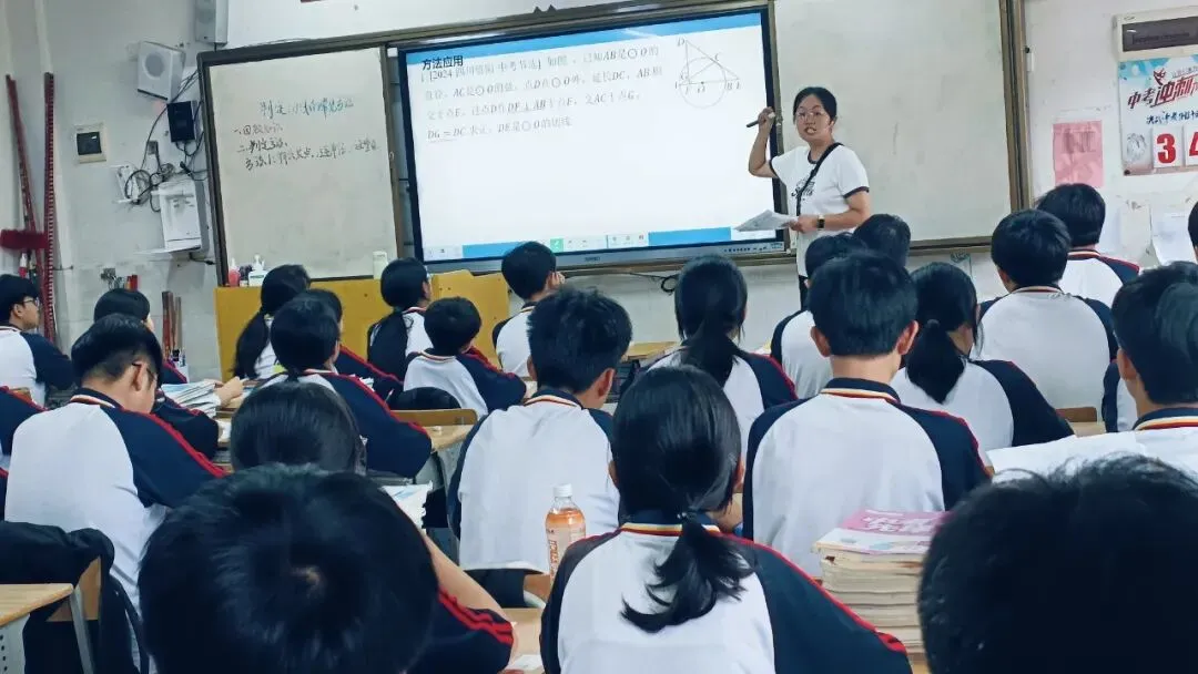 专家视导把准脉 中考冲刺再赋能——贺州市教育局2026年春季学期初中毕业班教学视导活动圆满结束 第8张 专家视导把准脉 中考冲刺再赋能——贺州市教育局2026年春季学期初中毕业班教学视导活动圆满结束 第8张
