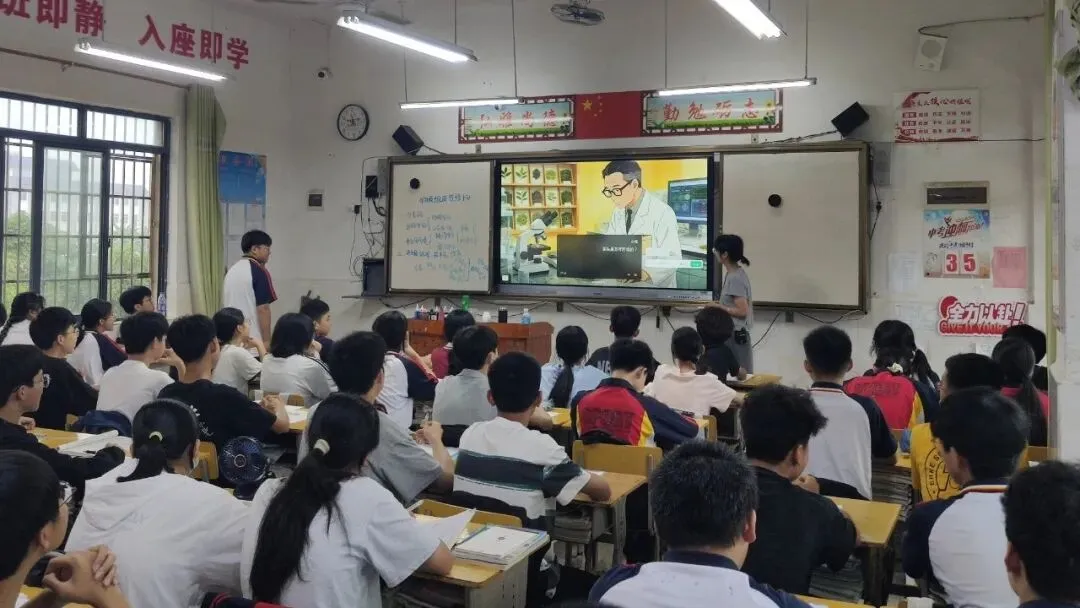 专家视导把准脉 中考冲刺再赋能——贺州市教育局2026年春季学期初中毕业班教学视导活动圆满结束 第10张 专家视导把准脉 中考冲刺再赋能——贺州市教育局2026年春季学期初中毕业班教学视导活动圆满结束 第10张