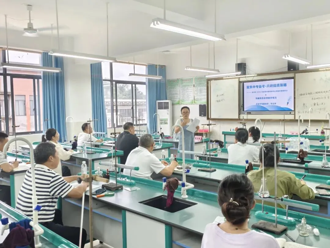 专家视导把准脉 中考冲刺再赋能——贺州市教育局2026年春季学期初中毕业班教学视导活动圆满结束 第22张 专家视导把准脉 中考冲刺再赋能——贺州市教育局2026年春季学期初中毕业班教学视导活动圆满结束 第22张