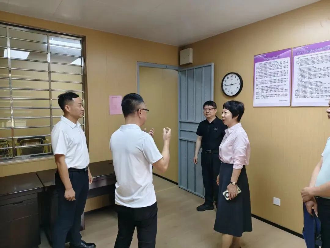 泉州市督导检查组检查平山中学高考、中考考点准备工作 第6张 泉州市督导检查组检查平山中学高考、中考考点准备工作 第6张