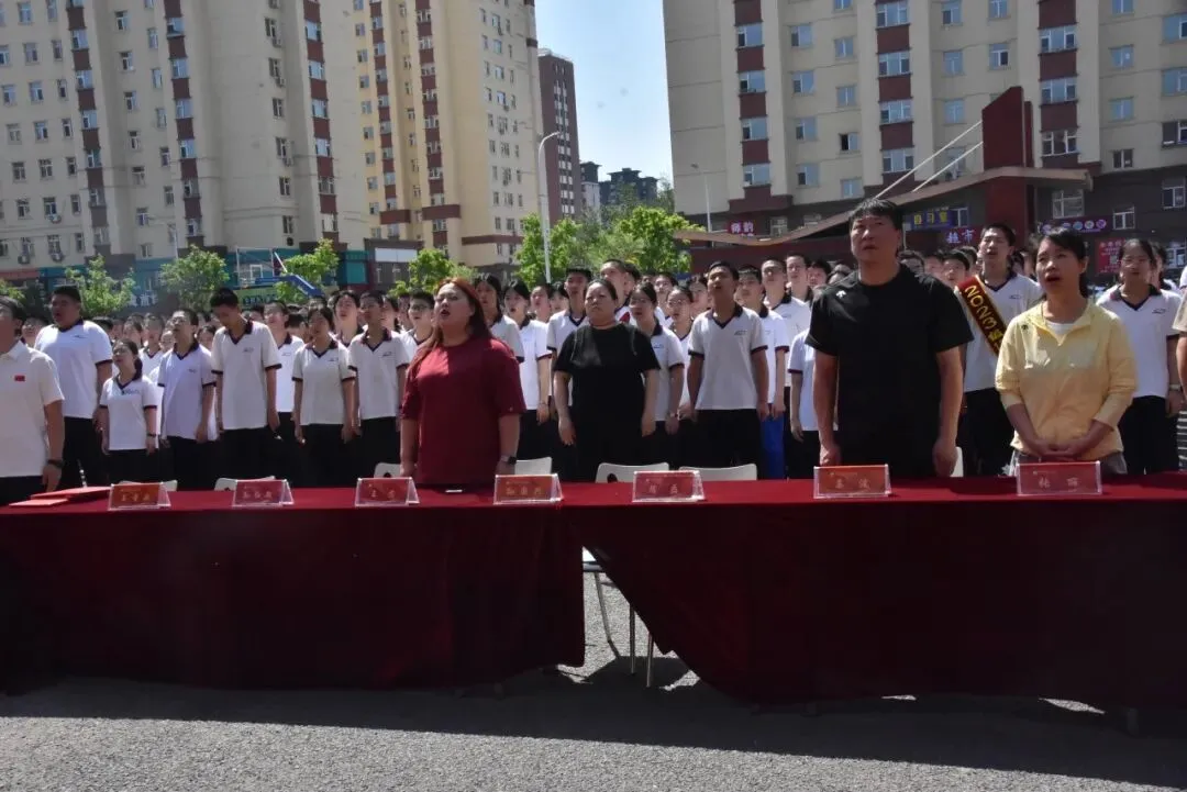 【卓越·决胜中考】擂鼓砺锋亮剑 逐梦决胜中考——佳木斯市第二十中学教育集团举行2023级初三学年期中表彰大会 第14张 【卓越·决胜中考】擂鼓砺锋亮剑 逐梦决胜中考——佳木斯市第二十中学教育集团举行2023级初三学年期中表彰大会 第14张