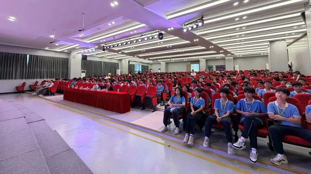 凝心聚力战中考,砥砺奋进赴前程——我校初三年级适应性测试表彰大会圆满落幕-第11张图片-四季读书网 凝心聚力战中考,砥砺奋进赴前程——我校初三年级适应性测试表彰大会圆满落幕-第11张图片-四季读书网