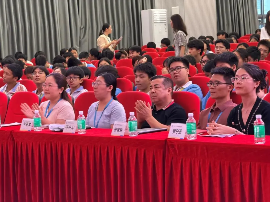 凝心聚力战中考,砥砺奋进赴前程——我校初三年级适应性测试表彰大会圆满落幕-第13张图片-四季读书网 凝心聚力战中考,砥砺奋进赴前程——我校初三年级适应性测试表彰大会圆满落幕-第13张图片-四季读书网