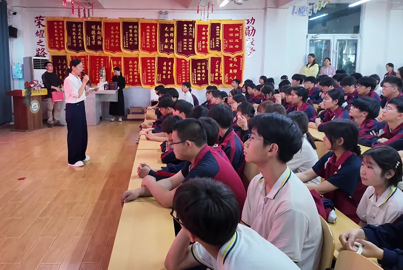 逐梦中考,表彰先进 | 世骅学本学校初中部九年级第四次模拟考试表彰大会圆满举行 第6张 逐梦中考,表彰先进 | 世骅学本学校初中部九年级第四次模拟考试表彰大会圆满举行 第6张